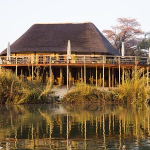 Hakusembe River Lodge, aus dem Wasser