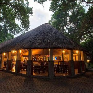 Island Safari Lodge, Restaurant