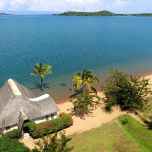 Lake Shore Lodge