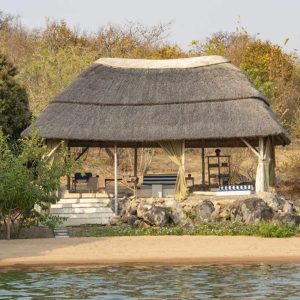 Lake Shore Lodge