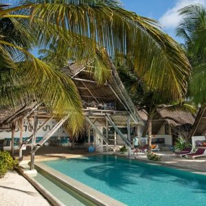 Nur Beach Hotel, Anlage