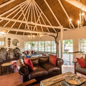 Robins Camp, Lounge