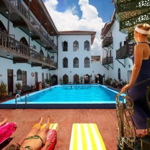 Tembo House Hotel, Innenhof mit Pool